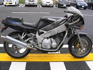 BY6611 FZR400 1WG-0494