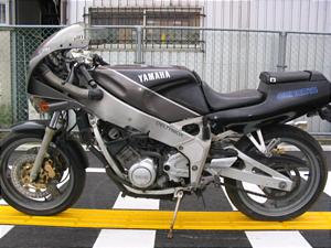 BY6611 FZR400 1WG-0494